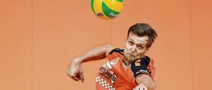 Den Ball fest im Blick: Robert Kromm von den BR Volleys.
