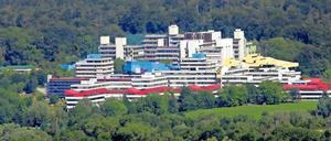 Ehrensenator in Konstanz. Der Unternehmer Kurt Lion könnte mit der DDR „Umgehungsgeschäfte“ gemacht haben. Dabei hinterzogen die beteiligten Unternehmen Zölle und die Einfuhrumsatzsteuer und erhielten eine Umsatzsteuerrückvergütung. 