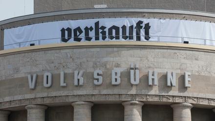 Verkauft - von Tim Renner, an Chris Dercon? Die Volksbühne am Rosa-Luxenburg-Platz. 