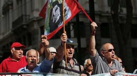 Rentner in Griechenland während einer Demonstration gegen die Sparpolitik des Landes am Montag. 