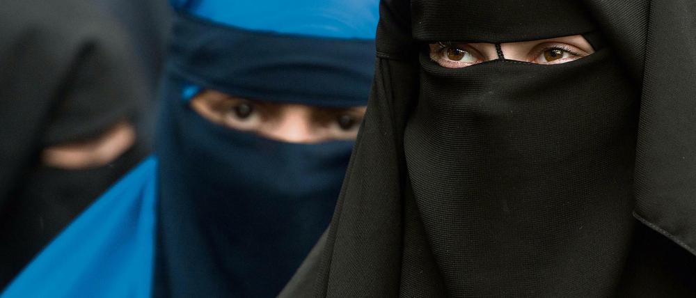 Die Vollverschleierten sind ein eher seltener Anblick in Deutschland. Aber es gibt sie.
