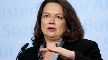 Bis hierher und nicht weiter: Sozialministerin Andrea Nahles will eine neue Mindesthöhe fürs Rentenniveau festlegen - und erwartet höhere Beiträge.