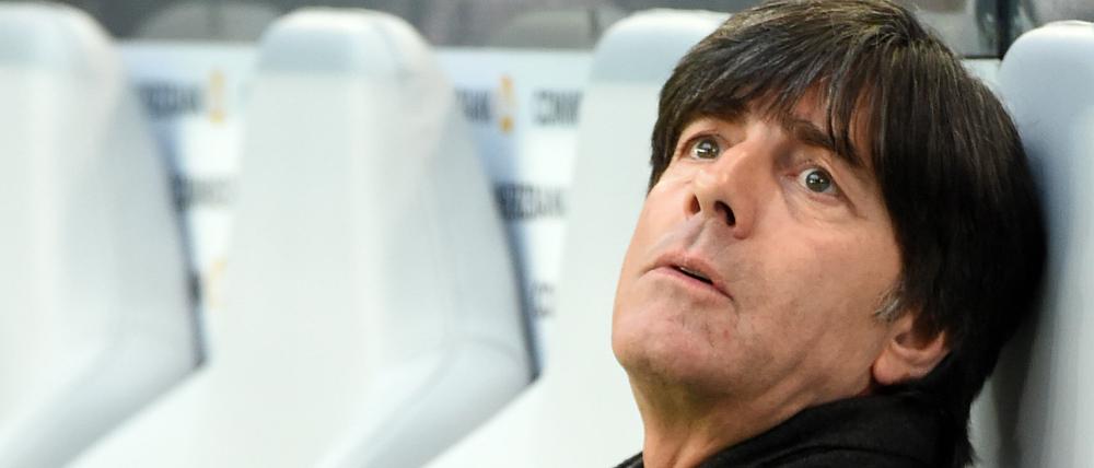 Joachim Löw hat Kritik geäußert am Umgang mit den Bundesliga-Trainern.