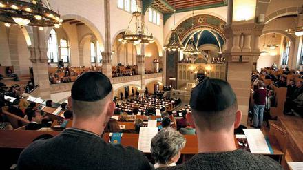 Unheimliche Nähe. Planten die NSU-Terroristen einen Anschlag auf die Synagoge in der Rykestraße? Ein Zeuge will Uwe Mundlos und Beate Zschäpe im Jahr 2000 in der Nähe des größten jüdischen Gotteshauses in Deutschland erkannt haben. 