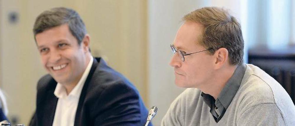 Zeit für ein Lächeln. Der Regierende Bürgermeister Michael Müller (r.) und SPD-Fraktionschef Raed Saleh bei den Koalitionsverhandlungen im Roten Rathaus.