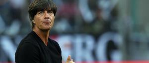 Blickt er einem kleinen Wunder der Tschechen entgegen? Bundestrainer Joachim Löw vor dem WM-Qualifikationsspiel am Samstag in Hamburg.
