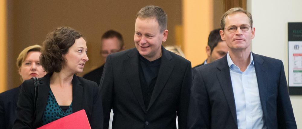 Die Parteivorsitzenden Ramona Pop (l-r, Bündnis 90/Die Grünen), Klaus Lederer (Die Linke) und Michael Müller (SPD). 