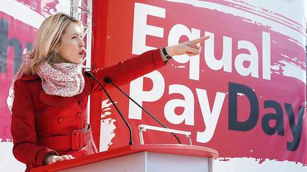 Bundesfamilienministerin Manuela Schwesig (SPD), hier 2015, kämpft seit Jahren für ein Gesetz zur Lohngerechtigkeit.