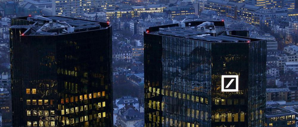 Die Deutsche Bank braucht vermutlich frisches Kapital. Gerätselt wird, wo es herkommen soll. 