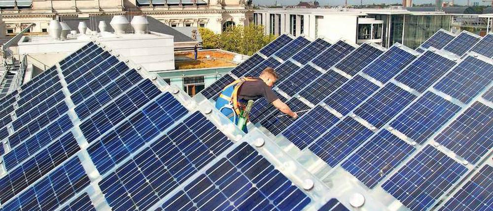 Sonnige Aussichten. Die Dächer öffentlicher Gebäude in Berlin sollen der Gewinnung von Solarenergie dienen. Foto:
