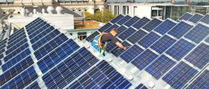 Sonnige Aussichten. Die Dächer öffentlicher Gebäude in Berlin sollen der Gewinnung von Solarenergie dienen. Foto: