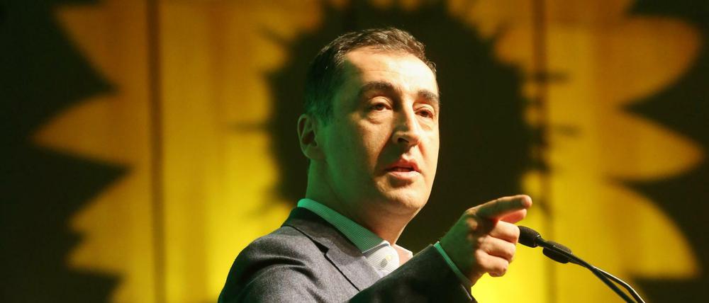 Grünen-Parteichef Cem Özdemir erhält auch Gegenwind für seine Entscheidung, Daimler-Chef Dieter Zetsche zum Parteitag in Münster einzuladen