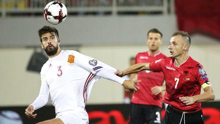 Alles sauber? Gerard Pique (l.) will sich nicht mehr verteidigen müssen.