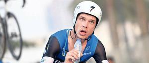 Siegerschluck. Beim Teamzeitfahren gewann Martin mit dem Etixx-Rennstall Gold. Nun soll es auch im Einzel klappen. Foto: Imago/Belga