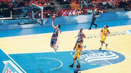 Finale, nur wo? 2010 erreichte Alba zuletzt ein Europapokal-Finale, im Eurocup verlor man gegen Valencia (Foto). Dem Wettbewerb hält Alba trotz Abwerbeversuchen die Treue und startet heute gegen den spanischen Klub Fuenlabrada in die Gruppenphase. Foto: Imago/Camera 4