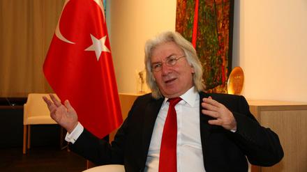 Hüseyin Avni Karslioglu, der Botschafter der Türkei in Berlin, auf einem Archivfoto während eines Tagesspiegel-Interviews in Berlin. 