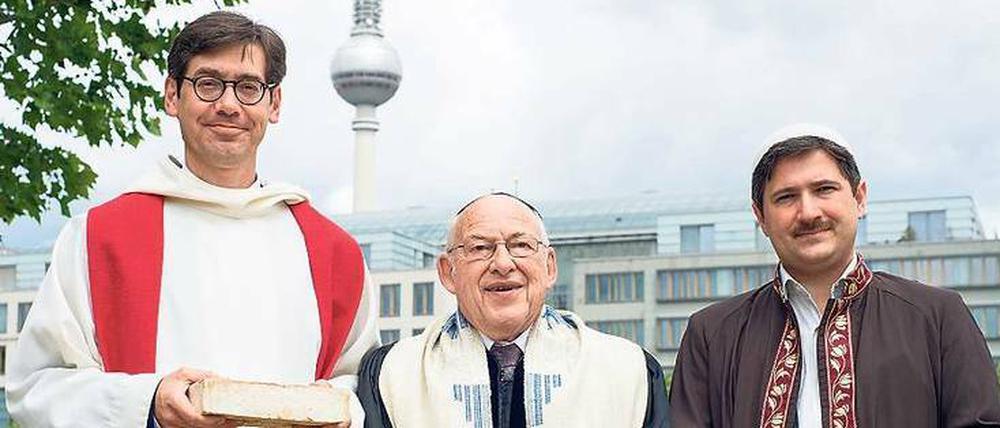Pfarrer Gregor Hohberg, Rabbiner Tovia BenChorin und Imam Kadir Sanci (v.l.) sind für den Bau eines multireligiösen Gotteshauses.