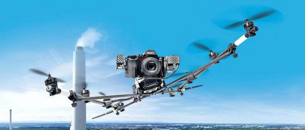 Drohnen wie der „Falcon 8+“ sollen etwa zur Wartung von Kraftwerken eingesetzt werden.