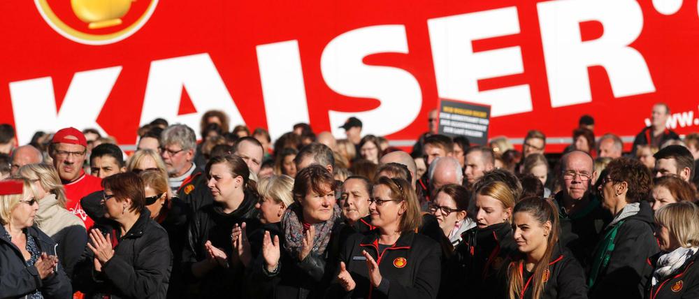 Hoffen auf Rettung: In Berlin arbeiten rund 5300 Menschen für die Kette.