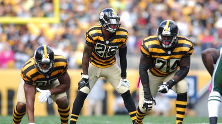 Ihr kommt hier nicht durch: Die Pittsburgh Steelers mit auffälligen Trikots und einem ungefährdeten Sieg gegen die Jets.