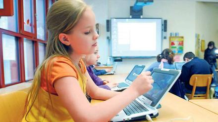 Für die Endgeräte der Schülerinnen und Schüler sind allein 800 Millionen Euro jährlich veranschlagt.
