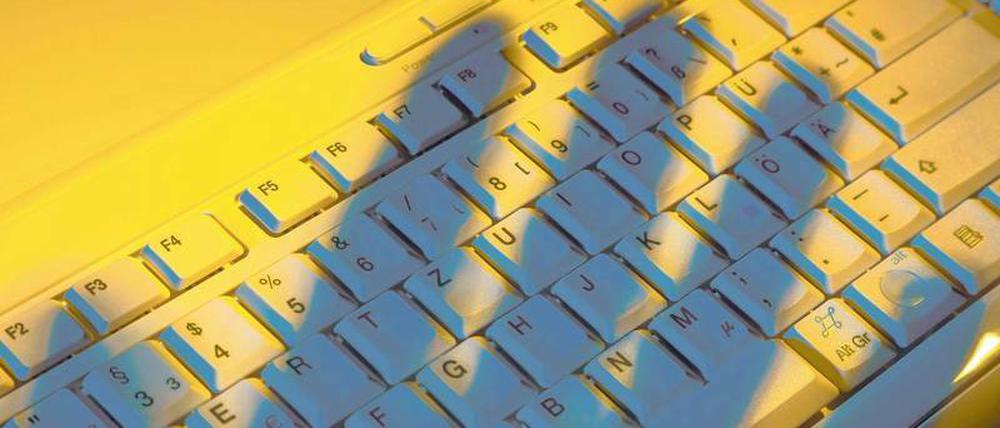 Einer Studie zufolge hatten schon zehn Prozent der Jugendlichen mit Cybermobbing zu tun.