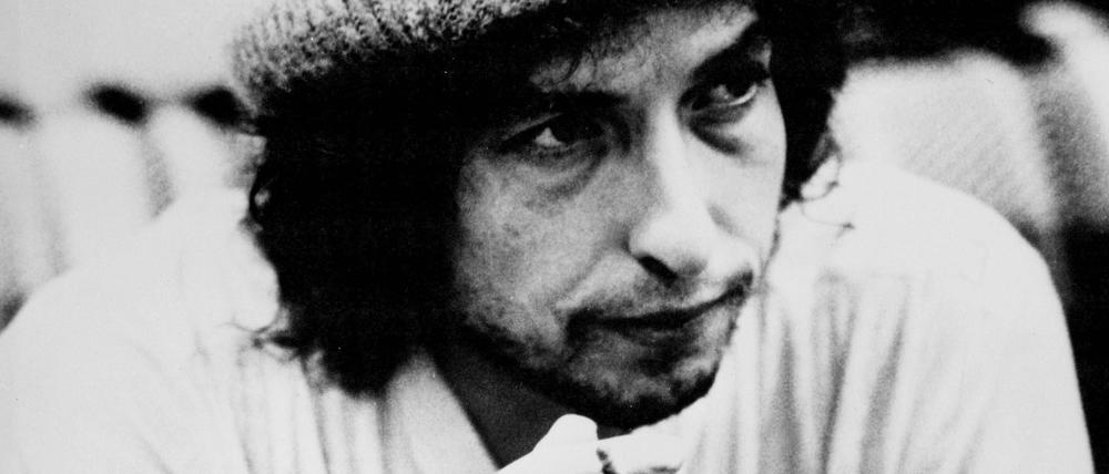 Bob Dylan in den 70er Jahren, in denen er mit "Blood on the Tracks" wieder ein großartiges Album aufnahm. Es mit Dylans epochalen Arbeiten aus den 60ern zu vergleichen, sei unmöglich, meinte Rockkritiker Jon Landau. Man können ihm nicht mehr so tief und für so lange Dauer verbunden sein.