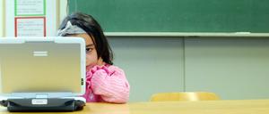 Blick in das "digitale Klassenzimmer" der Klasse 4 B mit Lehrerin Frau Godesa der Heinz-Galinski-Grundschule in der Waldschulallee 73-75 in Berlin-Charlottenburg. Die Schüler arbeiten dort mit Classmate-PC's der Firma Unimall.