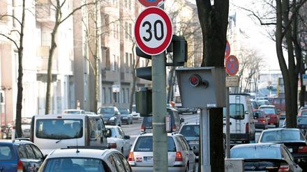 Tempo 30 auf Berlins Hauptstraßen? Nur einer von vielen Streitpunkten bei den Koalitionsgesprächen.