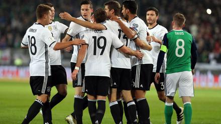 Wir lassen niemand durch. Die Nationalelf hat in der WM-Qualifikation bisher noch kein Gegentor zugelassen. 
