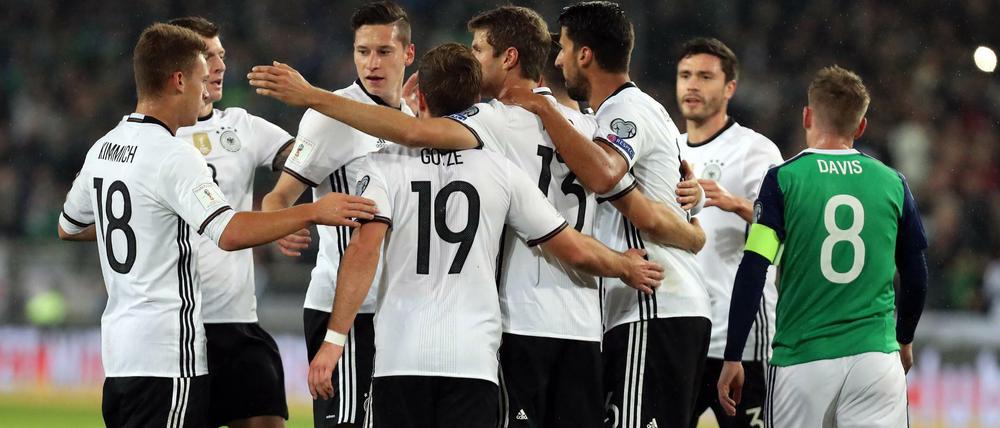 Wir lassen niemand durch. Die Nationalelf hat in der WM-Qualifikation bisher noch kein Gegentor zugelassen.