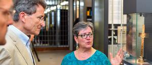 Sylvia Wähling, Vorsitzende vom Menschenrechtszentrum Cottbus e.V., und Wolfgang Huber, Vorsitzender der Jury «Brandenburger Freiheitspreis». 