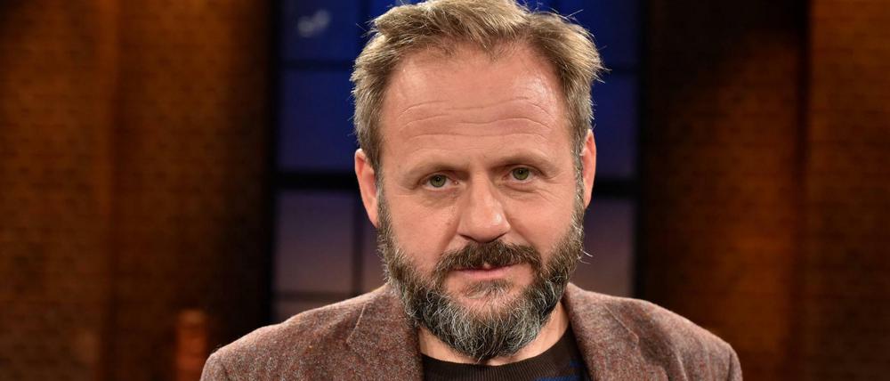 Samuel Finzi ist ein eher ruhiger Typ. Als er einmal seinen Vater imitiert, flüstert er nur noch.