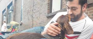 In Berlin schlafen viele Menschen auf der Straße, sagt Bilal al Dumani, aber kaum Hunde. 