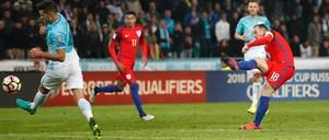 Wayne Rooney (r.).