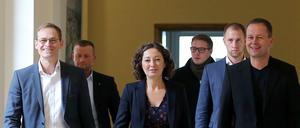 Der Regierende Bürgermeister Michael Müller (SPD, l-r), die Fraktionschefin der Grünen, Ramona Pop und der Landesvorsitzende der Linken, Klaus Lederer (l-r).