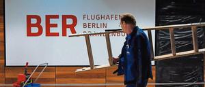 Bauarbeiter statt Fluggäste. Wann der BER eröffnet wird bleibt ein Geheimnis.