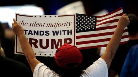 Noch hat Donald Trump Unterstützer, aber die werden vor allem in den Reihen der Parteikollegen und Spender immer weniger.
