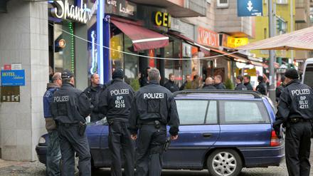 230 Einsatzkräfte der Bundespolizei und des Zoll sind am morgen in Berlin-Charlottenburg im Einsatz.