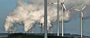 Die Netzentgelte steigen, weil das Nebeneinander erneuerbarer und fossiler Energie teure Ausbauten und ständige regelnde Eingriffe verlangt.
