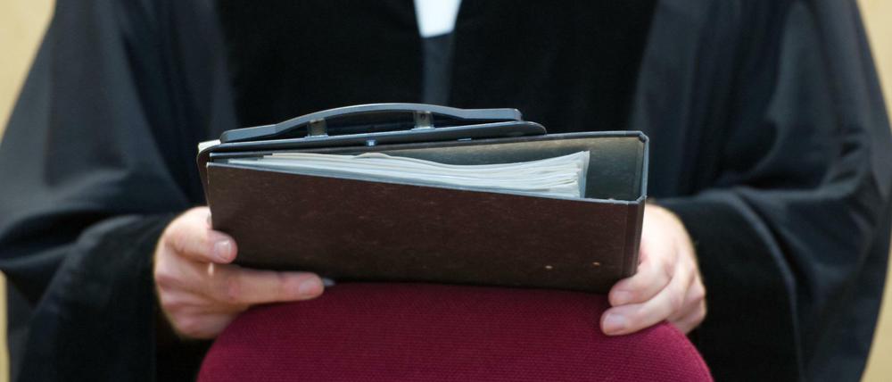 Wie viel muss ein Richter verdienen? Die Frage hatte das Berliner Oberverwaltungsgericht zu entscheiden. Ein Symbolbild.