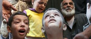 Tränen der Verzweiflung, Tränen der Angst. Seit Tagen wird Aleppo von russischen und syrischen Kampfjets bombardiert. Unter den Opfern sind auch viele Kinder.