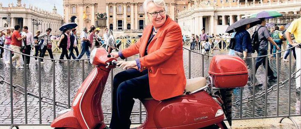 Römisches Lebensgefühl. Annette Schavan hat sich eine Vespa angeschafft. Manchmal fährt die Botschafterin mit dem Roller auch zum Petersplatz.