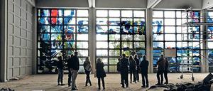 Das Kunstwerk aus der katholischen Kirche St. Geneviève wird eingelagert. Unterdessen schreitet der Umbau der Cité Foch voran. 