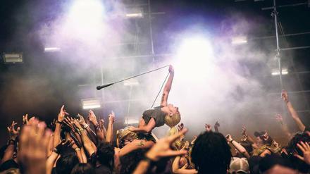 Lady Gaga im Video zur Single „Perfect Illusion“.
