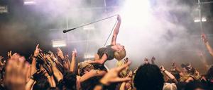 Lady Gaga im Video zur Single „Perfect Illusion“.