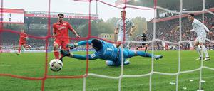 Heimtorjäger. Philipp Hosiner (links) erzielte seine beiden Saisontore in der Alten Försterei. In naher Zukunft wird aus dem Stadion wieder eine Baustelle werden. 