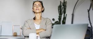 Entspannen statt arbeiten. Das ist eher die Ausnahme. Die meisten Mitarbeiter sind zu Hause offenbar genauso leistungsstark wie im Büro..  