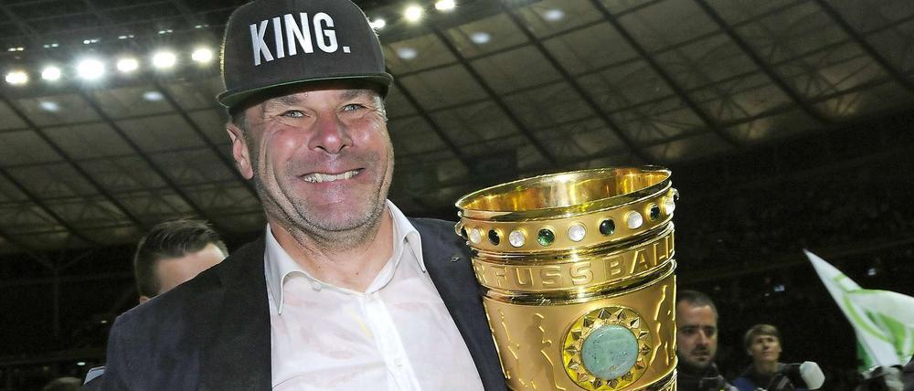 Dieter Hecking nach dem größten Erfolg seiner Karriere.