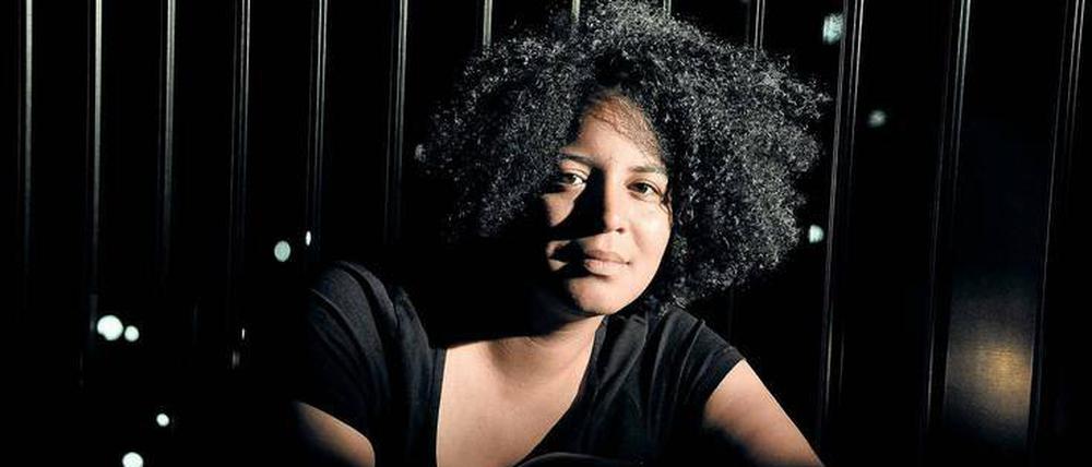 Afrofuturistin. Die Künstlerin und Kulturwissenschaftlerin Simone Dede Ayivi erobert das All.